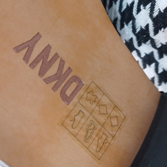 DKNY Elin Flat Mule NIB - Picture 7 of 8